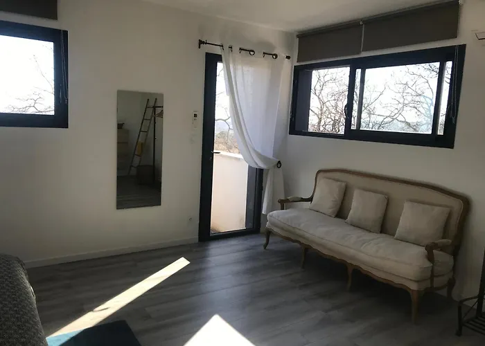 Calme, Confort Et Espace Dans Villa D\'Architecte